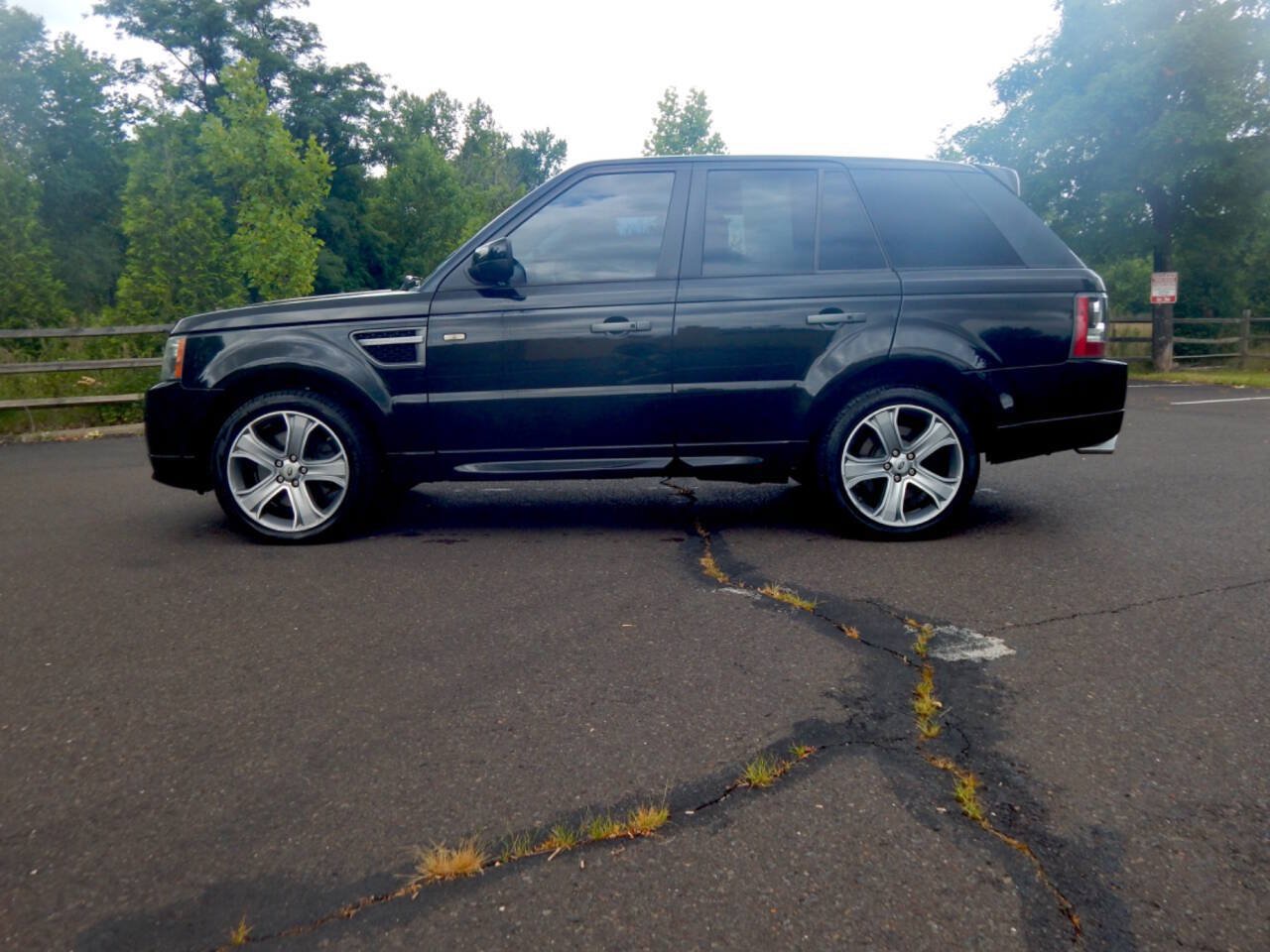 Used 2011 Land Rover Range Rover Sport HSE AWD/4WD image 2