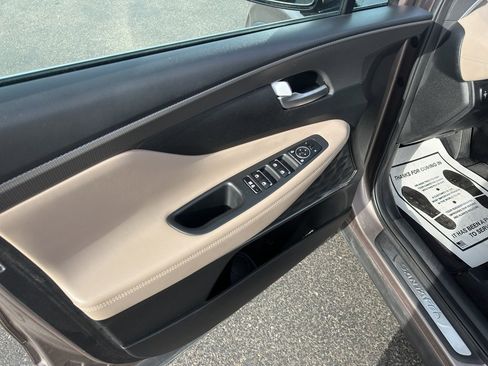 Used 2019 Hyundai Santa Fe Limited image 16