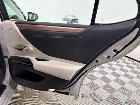 Used 2025 Lexus ES 300h w/ Premium Package image 17