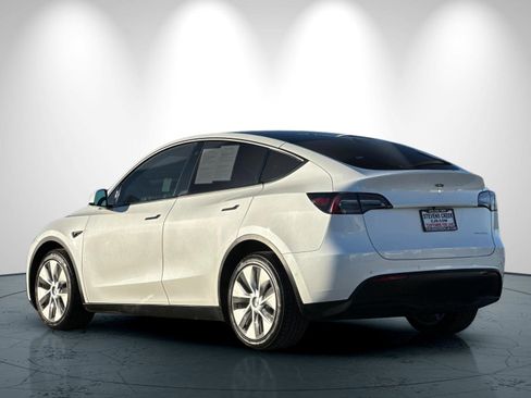 Used 2022 Tesla Model Y Long Range image 6