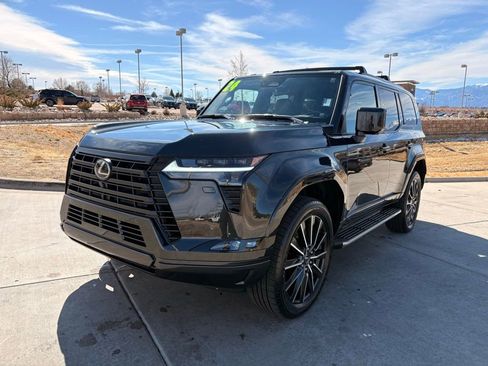 Used 2024 Lexus GX 550 w/ Accessory Package (2T) image 3