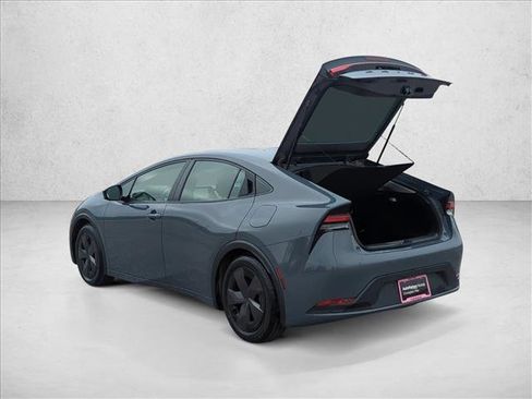 Used 2024 Toyota Prius LE image 9