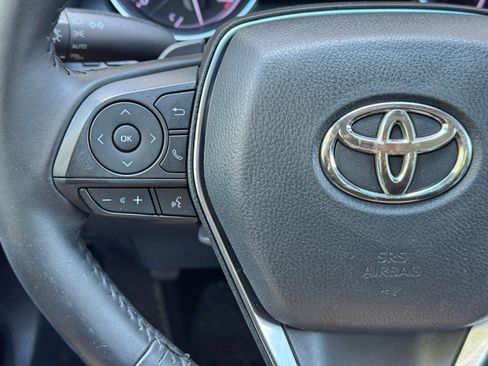 Used 2020 Toyota Camry SE FWD image 19