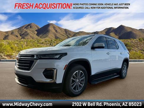 Certified 2023 Chevrolet Traverse LT FWD image 1