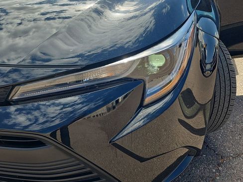 Used 2025 Toyota Corolla LE FWD image 29