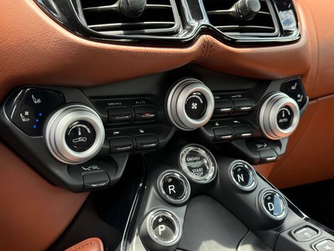Used 2020 Aston Martin V8 Vantage Coupe RWD image 43