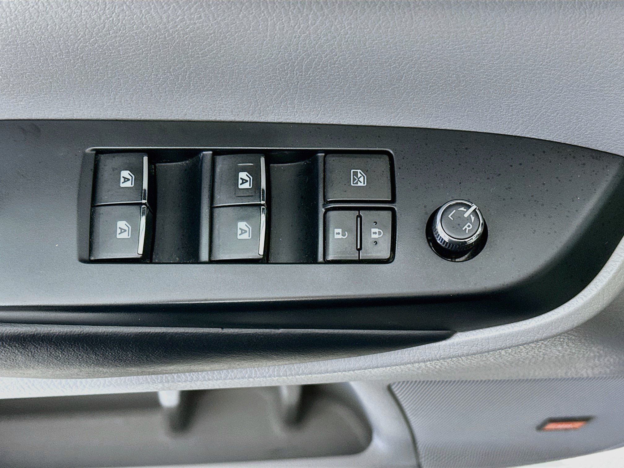 Used 2019 Toyota Highlander Limited w/ Carpet Mat Package (TMS) AWD/4WD image 18