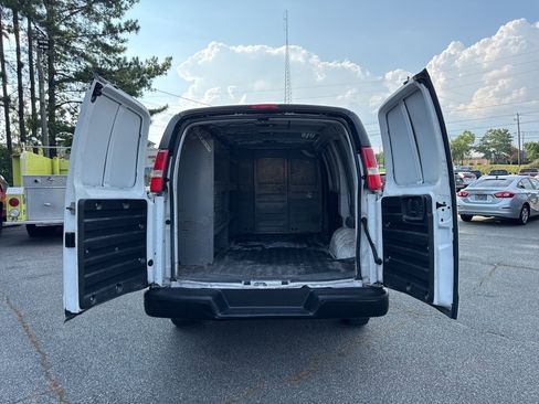 Used 2019 Chevrolet Express 2500 image 30