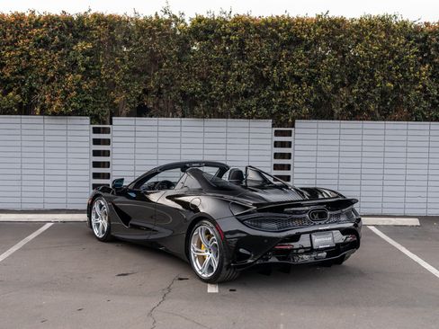 Used 2024 McLaren 750S Spider RWD image 23