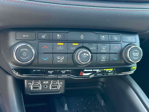 Used 2025 Dodge Durango R/T AWD/4WD image 25