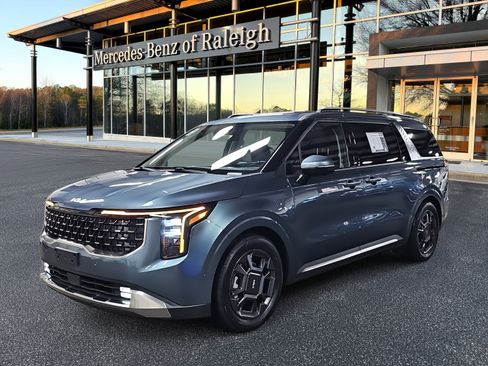 Used 2025 Kia Carnival SX image 1