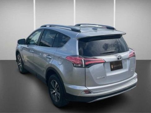 Used 2018 Toyota RAV4 XLE AWD/4WD image 11