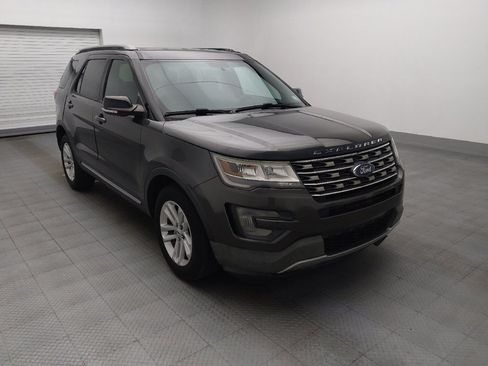 Used 2017 Ford Explorer XLT FWD image 13