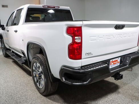 Used 2023 Chevrolet Silverado 2500 Custom w/ Custom Value Package image 9