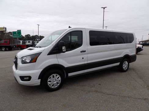 Used 2023 Ford Transit 350 XLT image 3