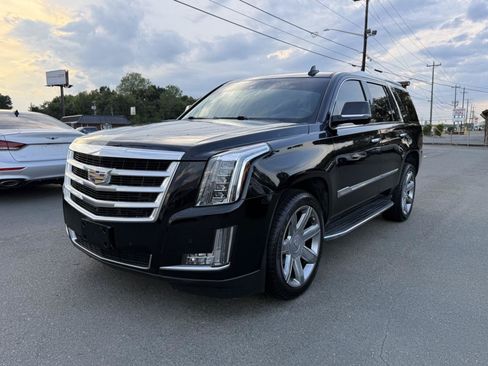Used 2016 Cadillac Escalade Luxury AWD/4WD image 3