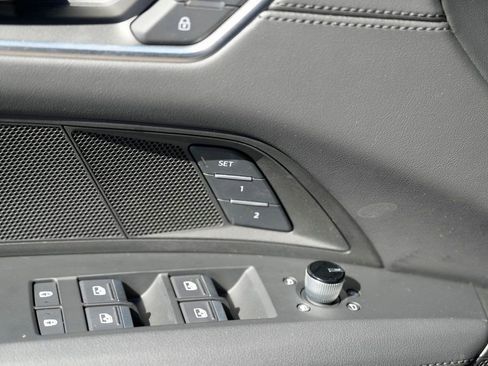 Used 2022 Audi e-tron GT Premium Plus image 29