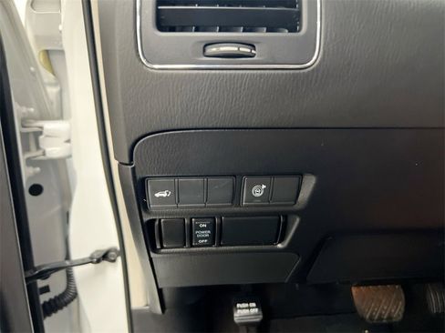 Used 2021 Nissan Armada SL w/ Captain's Chairs Package image 17