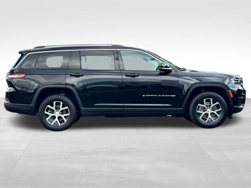 Used 2023 Jeep Grand Cherokee L Limited AWD/4WD image 8