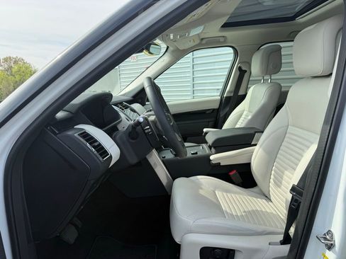 Used 2024 Land Rover Discovery S image 29