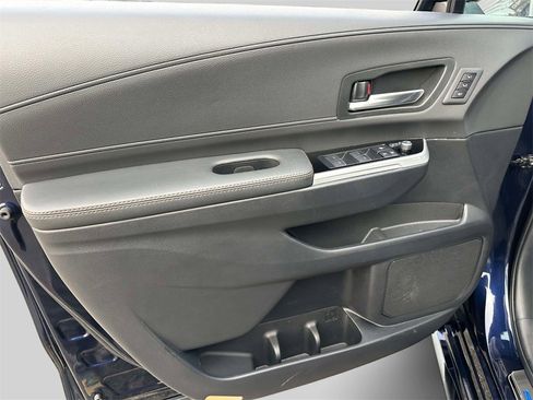 Used 2025 Toyota Sienna Platinum image 21