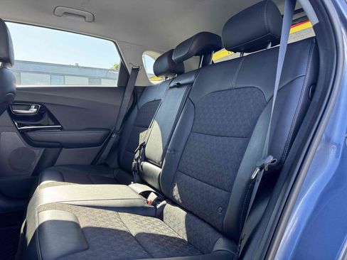 Used 2022 Kia Niro EX FWD image 19
