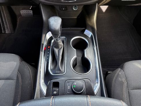 Used 2021 Chevrolet Traverse LS image 15