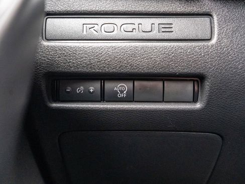 Used 2023 Nissan Rogue S image 21