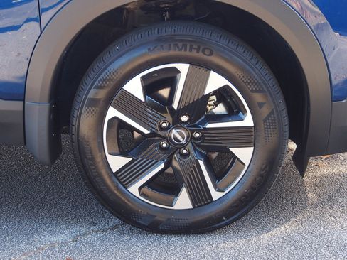 Used 2025 Nissan Kicks SV image 9