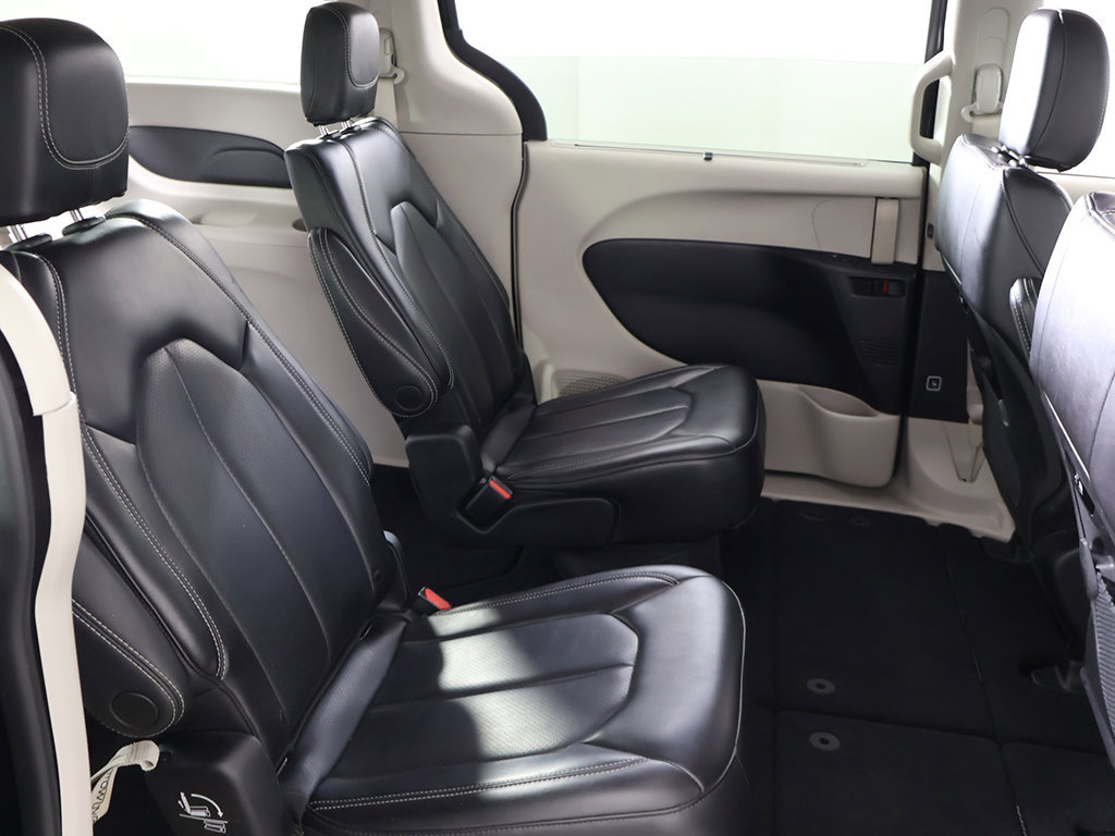 Used 2023 Chrysler Pacifica Touring-L FWD image 32