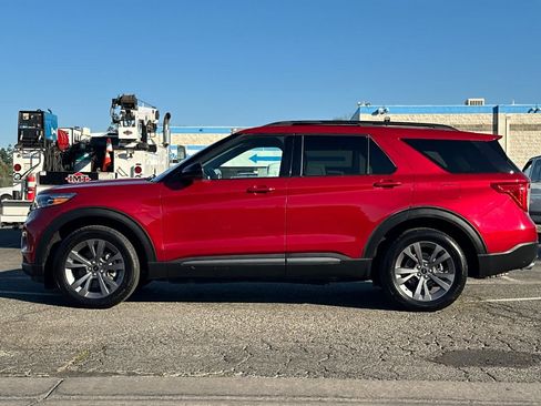 Certified 2022 Ford Explorer XLT w/ Equipment Group 202A image 6