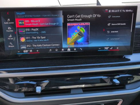 Used 2025 BMW X7 M60i w/ Executive Package image 23