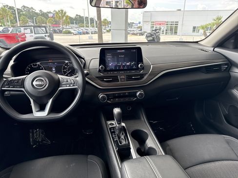 Used 2025 Nissan Altima 2.5 SV FWD image 26