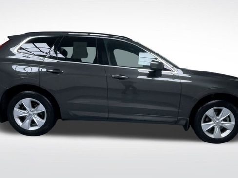 Used 2022 Volvo XC60 B5 Momentum image 25