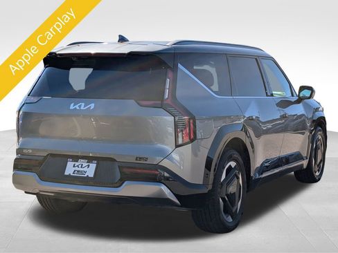 Certified 2024 Kia EV9 Land image 6