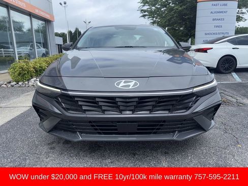 Used 2024 Hyundai Elantra SEL w/ Convenience Package FWD image 2