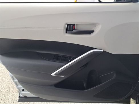 Used 2022 Toyota Corolla Cross L image 21
