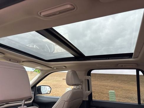 Used 2024 Ford Expedition Limited image 16