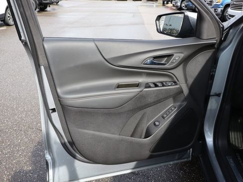 Used 2023 Chevrolet Equinox Premier image 11