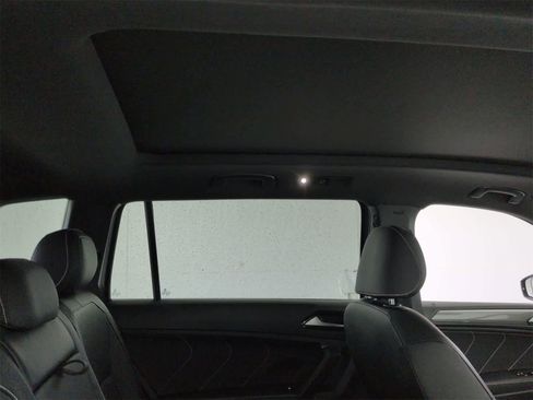 Certified 2022 Volkswagen Tiguan SE R-Line image 21