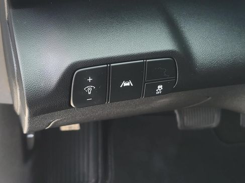 Used 2022 Hyundai Elantra Limited FWD image 18