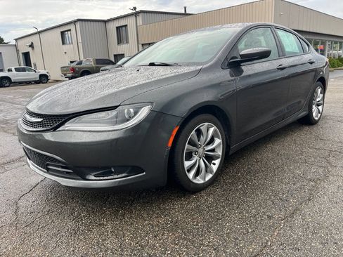 Used 2016 Chrysler 200 S FWD image 7