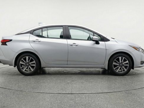 Used 2025 Nissan Versa SV image 9