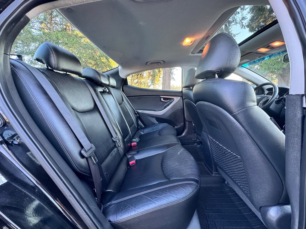 Used 2012 Hyundai Elantra Limited w/ Technology Pkg 5 FWD image 11