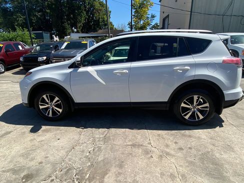 Used 2016 Toyota RAV4 XLE AWD/4WD image 4