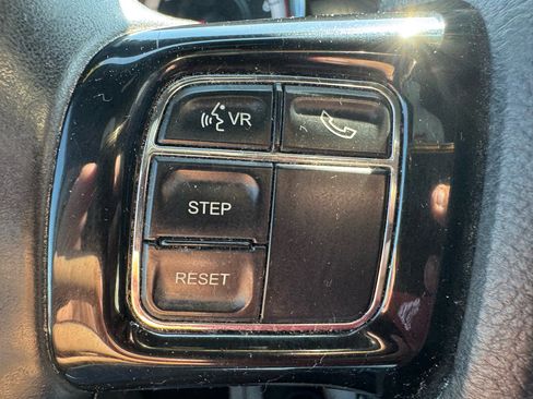 Used 2017 Dodge Grand Caravan SXT image 15