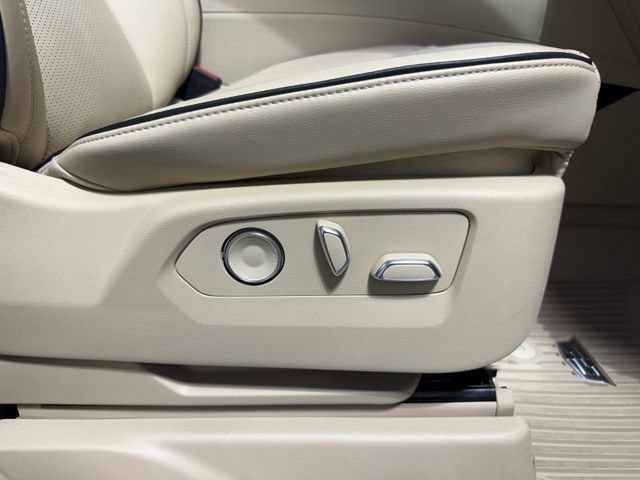 Certified 2024 Cadillac Escalade Premium Luxury w/ Performance Package AWD/4WD image 32