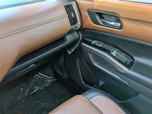 Used 2023 Nissan Pathfinder Platinum image 16