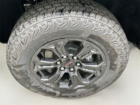 New 2025 GMC Canyon Elevation w/ Convenience Package image 31