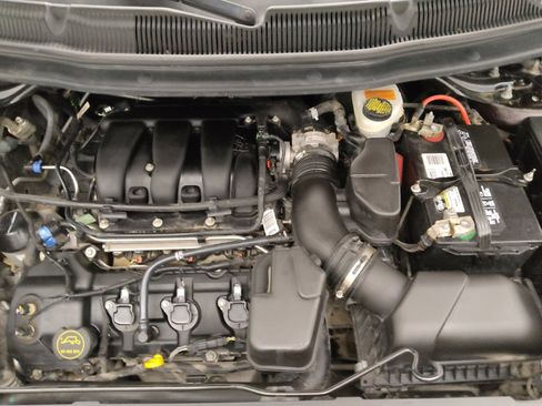 Used 2018 Ford Explorer XLT w/ Equipment Group 201A FWD image 30